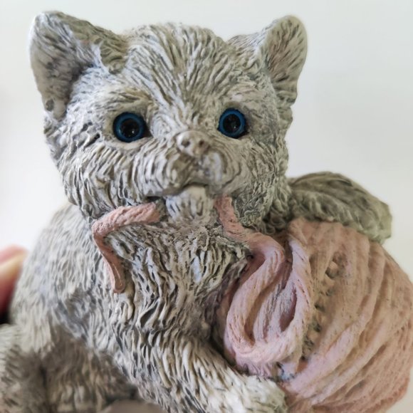 Vintage Stone Critters Cat Grey Himalayan With Pink Yarn Ball 1988 Glass… - Picture 2 of 7